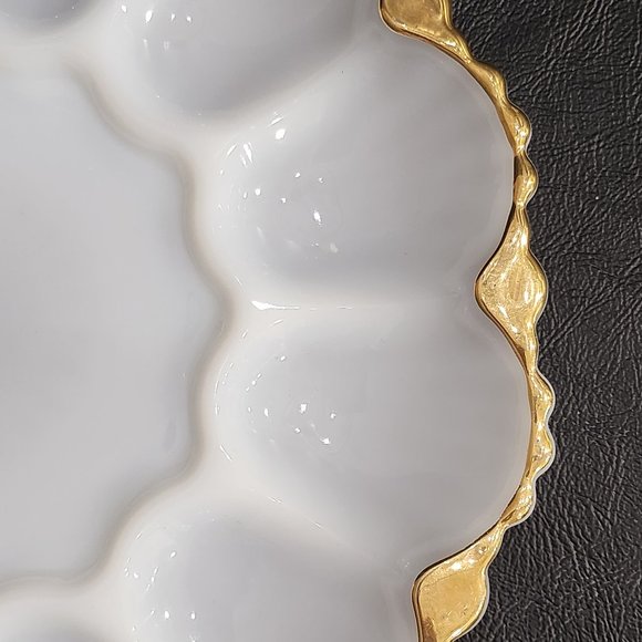 Vintage Anchor Hocking Milk Glass Eggplate With Gold Trim - Picture 3 of 10